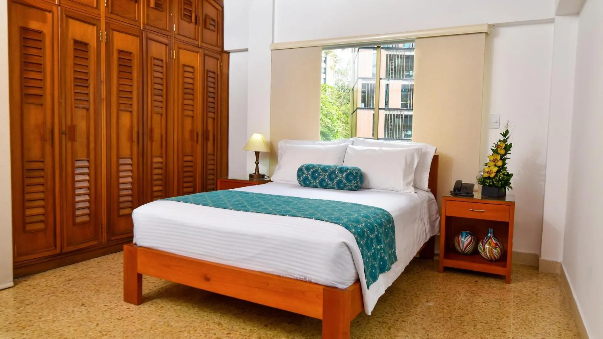 La Campana Hotel Boutique Medellin 3*,